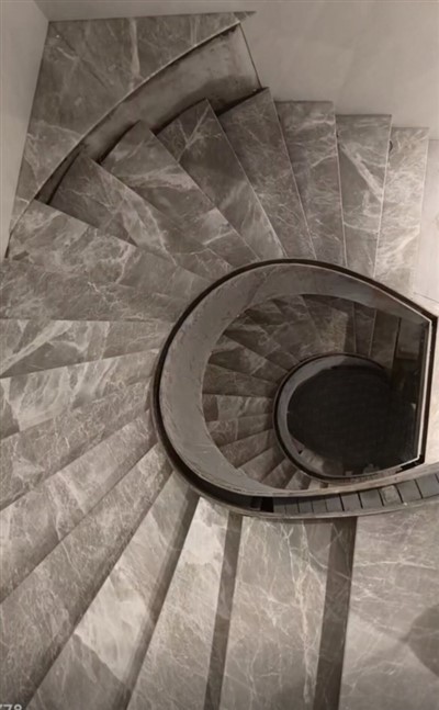 Ezüst Emperador márványlépcsők